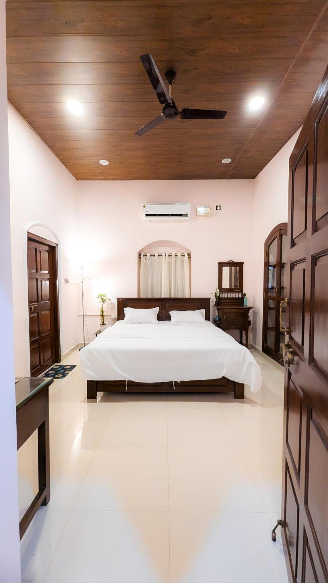 The First House By V3Homestay 4Bhk Private Pool กาลังกูติ ภายนอก รูปภาพ
