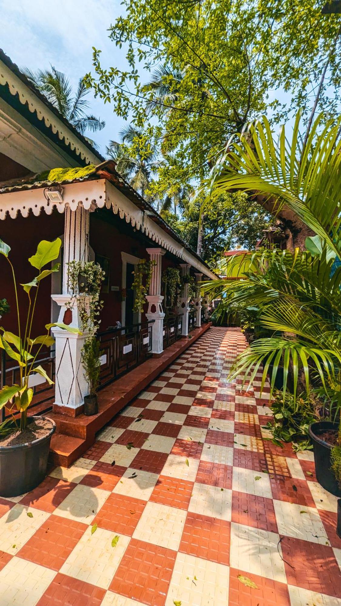 The First House By V3Homestay 4Bhk Private Pool กาลังกูติ ภายนอก รูปภาพ