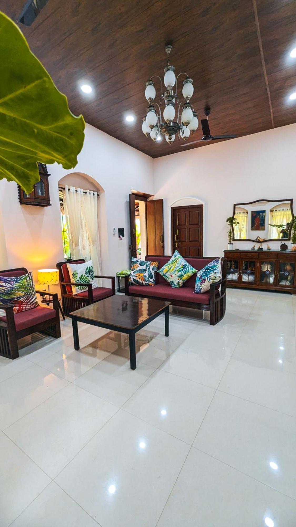 The First House By V3Homestay 4Bhk Private Pool กาลังกูติ ภายนอก รูปภาพ