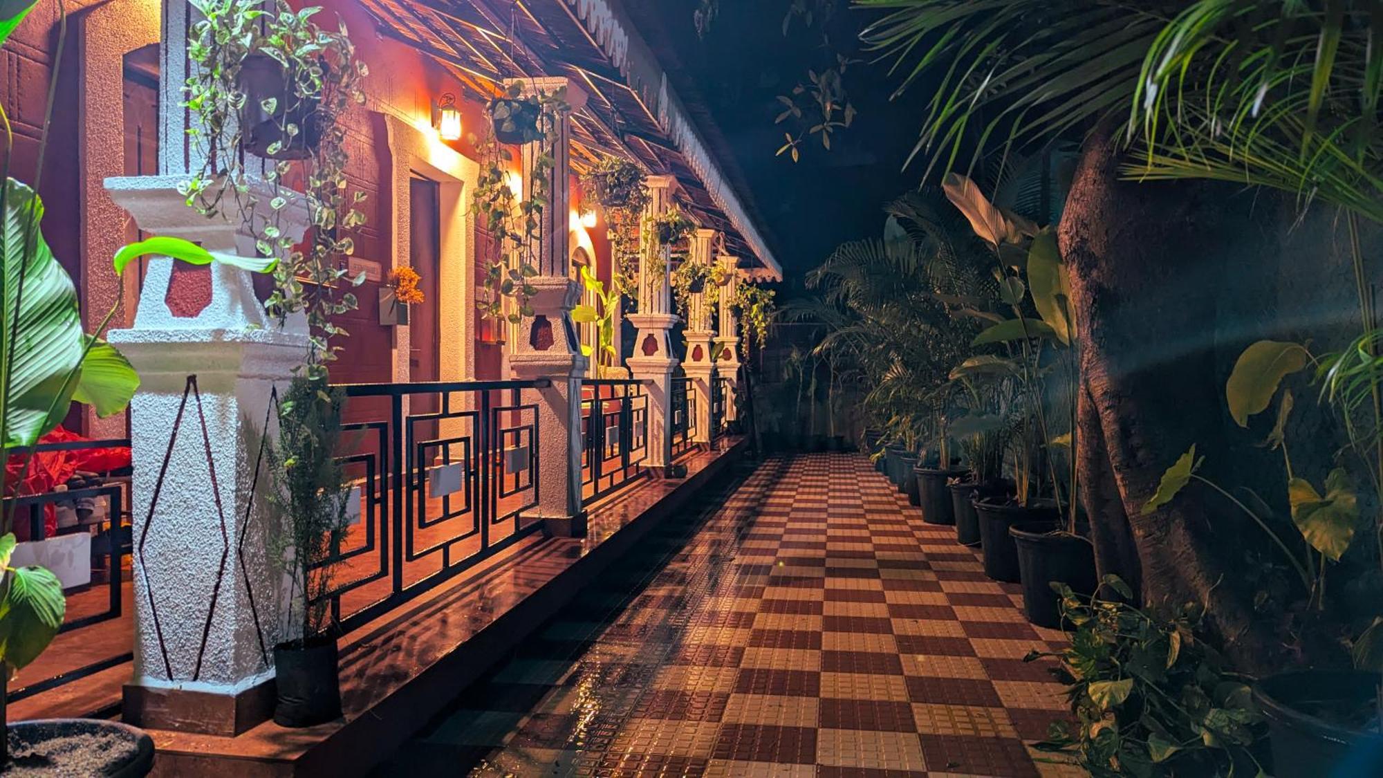 The First House By V3Homestay 4Bhk Private Pool กาลังกูติ ภายนอก รูปภาพ
