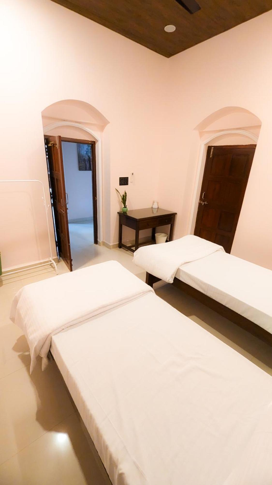 The First House By V3Homestay 4Bhk Private Pool กาลังกูติ ภายนอก รูปภาพ