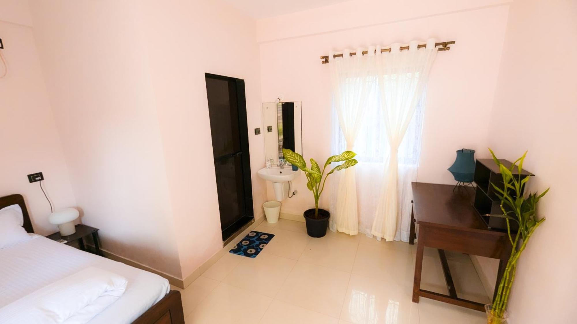 The First House By V3Homestay 4Bhk Private Pool กาลังกูติ ภายนอก รูปภาพ