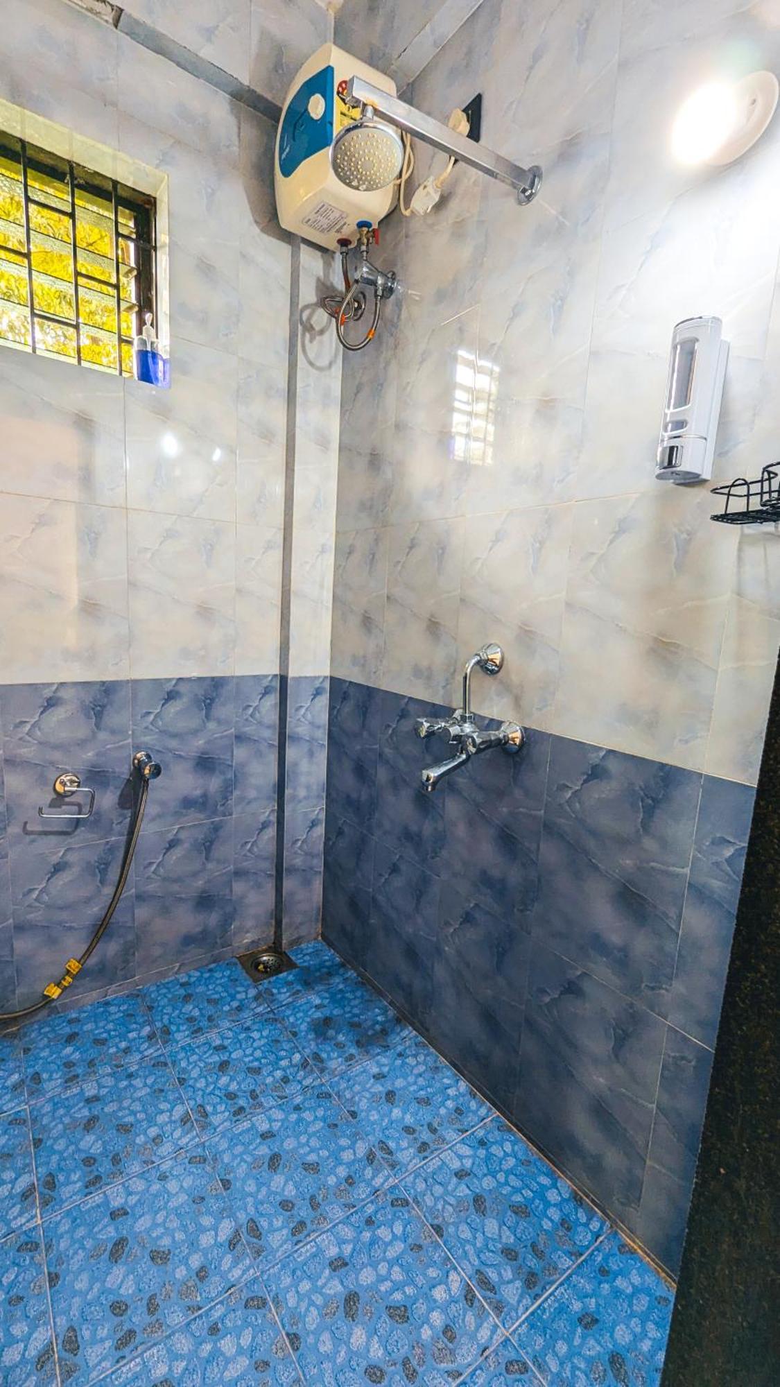 The First House By V3Homestay 4Bhk Private Pool กาลังกูติ ภายนอก รูปภาพ